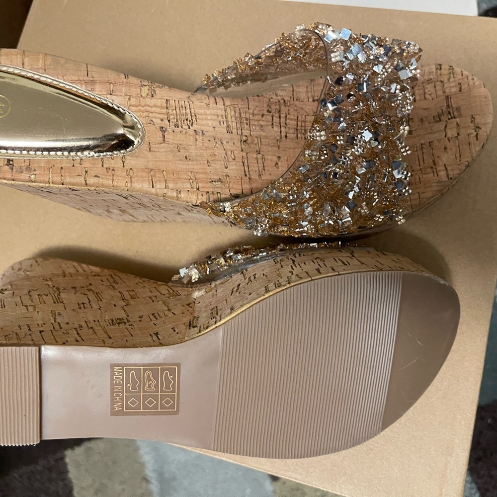 Elegant Gold and Silver Women's glitter Sandals - Picture 2 of 3